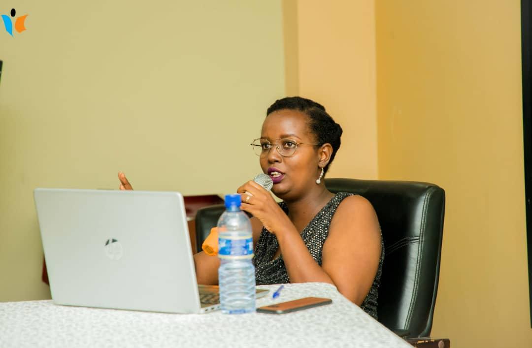 MagazineJimbere's tweet photo. 🔷 Au cours de la première journée de l'atelier, les participants ont été briefés sur les différentes formes de personnalités juridiques reconnus par le droit #burundi-ais

🎙️ "Généralement, les structures juridiques les plus utilisées pour la création d'infrastructures culturelles sont les associations, les fondations et les sociétés à but non lucratif. Ces structures peuvent être soit privées, soit publiques, soit mixtes en fonction des circonstances", a rappelé Prof Alida Mugisha, intervenante