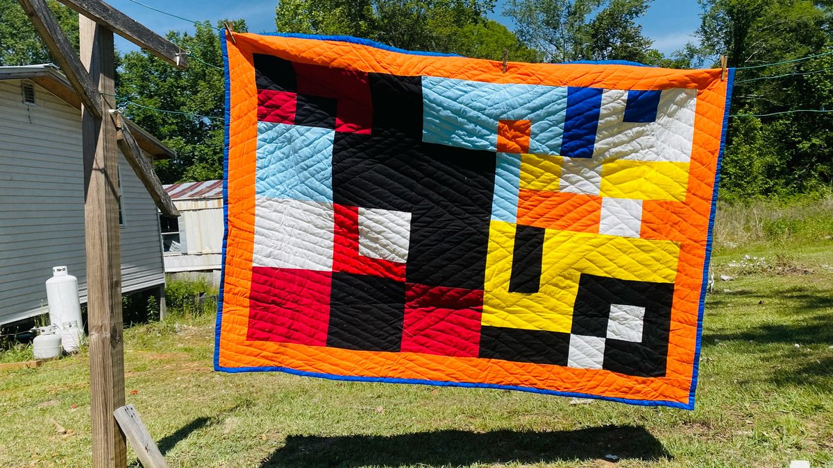 arsnlart's tweet photo. Hello, quilters of the world.  Keepers of Ariadne.  Generals in the yarn bomb brigade.

What are the Gee’s Bend Quilters and digital artist Anna Lucia stitching?  

This hot digital artist and a 200+ year old institution are shaking up the world of quilting with their physical/digital hybrid.  

The Benders collaborated with Anna to turn physical quilts into digital forms — and then also worked to sew the digital forms back into physical.

Follow the thread: https://t.co/qrEuqRTVl3

Public sale begins May 18th.

@annaluciacodes @SoulsGrownDeep @RefractionDAO @seedclub #YarnBomb #modernquilting