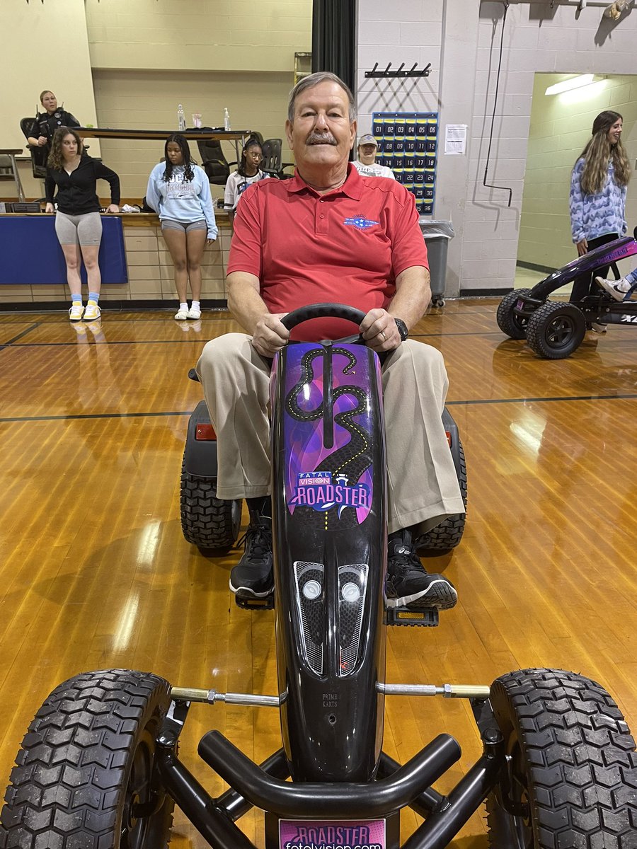 BARTLETTPOLICE's tweet photo. The Tennessee Road Team is at the Bartlett 9th Grade Academy today with their Fatal Vision Roadsters teaching students the importance of not driving impaired. The Tennessee Road Team is a group of professional Truck Drivers who volunteer their time traveling across the State. https://t.co/OUSMM3Q3wF