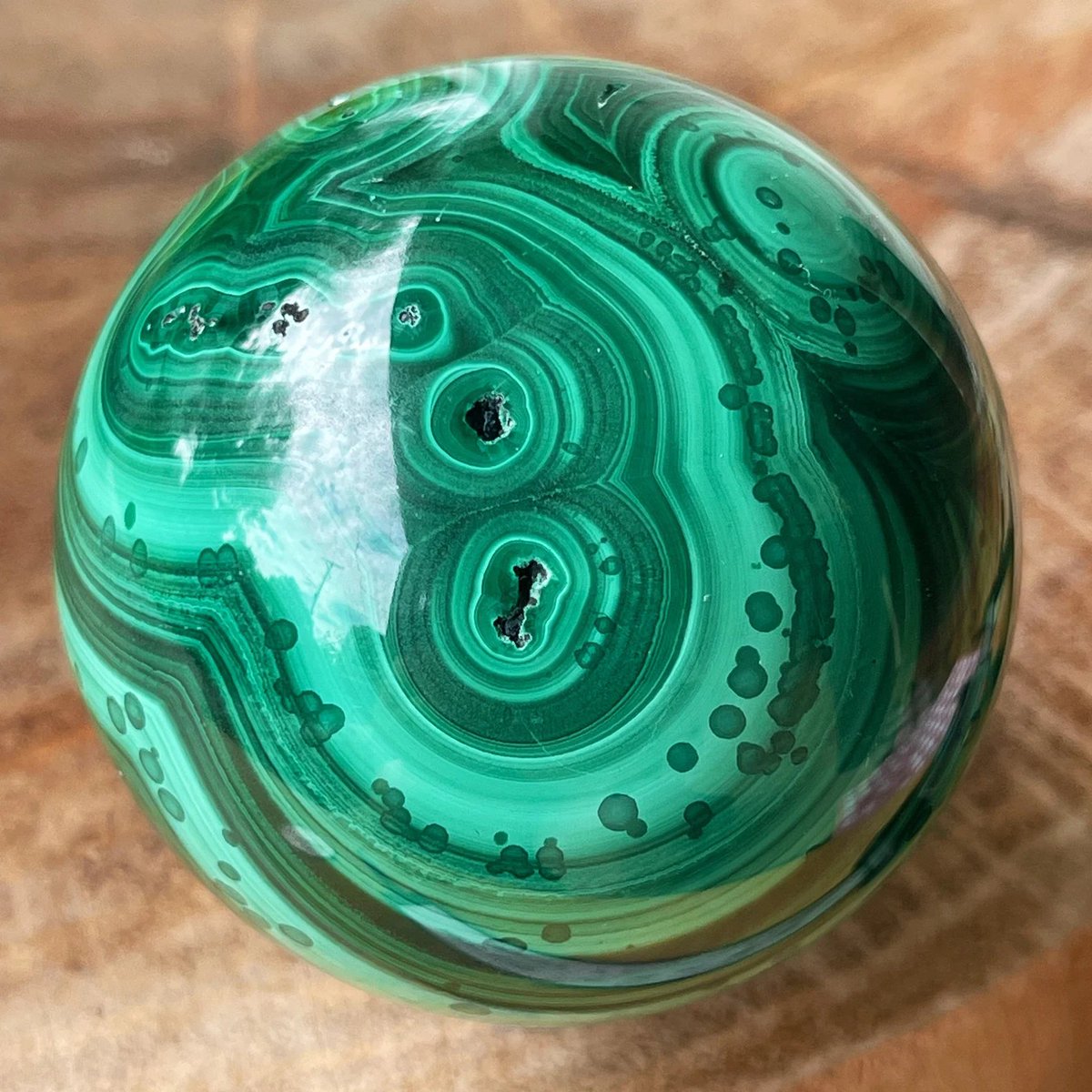 Boondockfinds's tweet photo. Malachite XL Sphere | Malachite Crystal | Malachite Ball | AAA Grade Rare Crystals https://t.co/kdeoPg68vg #Malachite #sphere #etsystarseller #WednesdayRocks #green #homedecor #Chakras https://t.co/BuOSKFZECI
