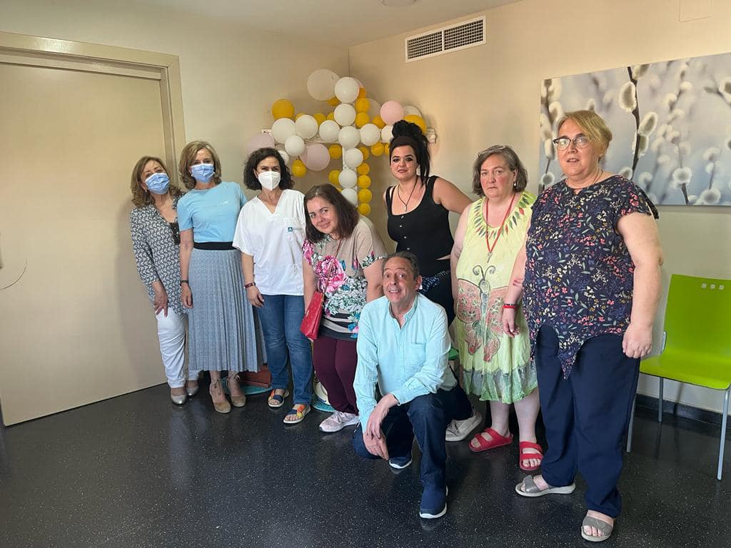 _FAISEM's tweet photo. 08/05/2023 - Mª Luisa del Moral, Secretaria General de Humanización, Planificación, Atención Sociosanitaria y Consumo visita el Programa Residencial de FAISEM Jaén.

Ver noticia aquí: https://t.co/MghU6R8fKd

@mlmoral  @saludand https://t.co/nPZw3opuS2