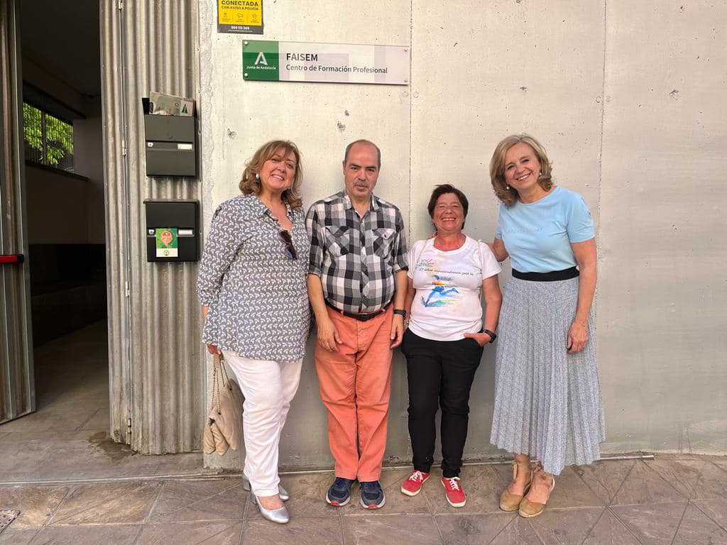 _FAISEM's tweet photo. 08/05/2023 - Mª Luisa del Moral, Secretaria General de Humanización, Planificación, Atención Sociosanitaria y Consumo visita el Programa Residencial de FAISEM Jaén.

Ver noticia aquí: https://t.co/MghU6R8fKd

@mlmoral  @saludand https://t.co/nPZw3opuS2