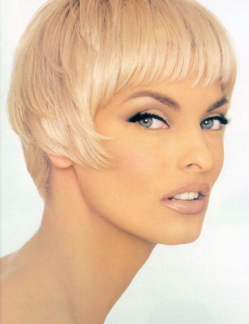 Happy birthday to the iconic face diva, Linda Evangelista 