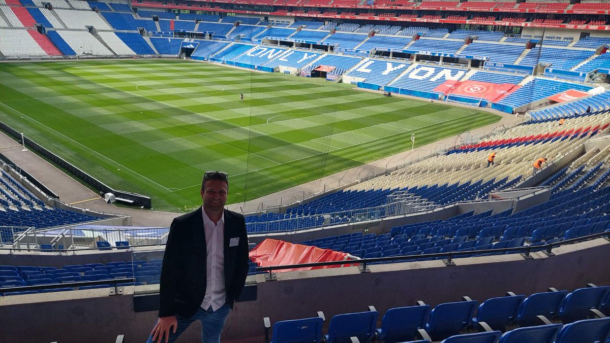 KolmanSasa's tweet photo. A fantastic #europeanclubassociation course. Knowledge shared from top clubs, great learning experience. 
@OL @ManCityAcademy @valenciacf @Shakhtardonetk #IndependientedelValle
🇫🇷⚽️ https://t.co/HVLRPYPMgq