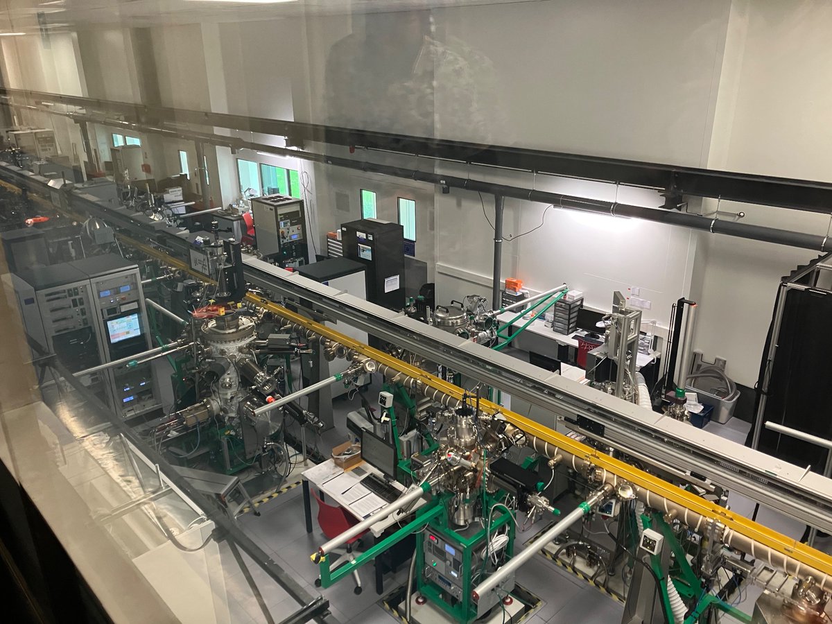 spectecals's tweet photo. I had a great time presenting my work on #imaging #spinwaves at @Spin_IJL . Thank you @DanielLacour4 for hosting. Their #materials #growth facility is out of this #world. A plethora of #deposition techniques under #vacuum connected to #stm, #arpes, #xps stations. Incredible! https://t.co/4XU3BQoWN5