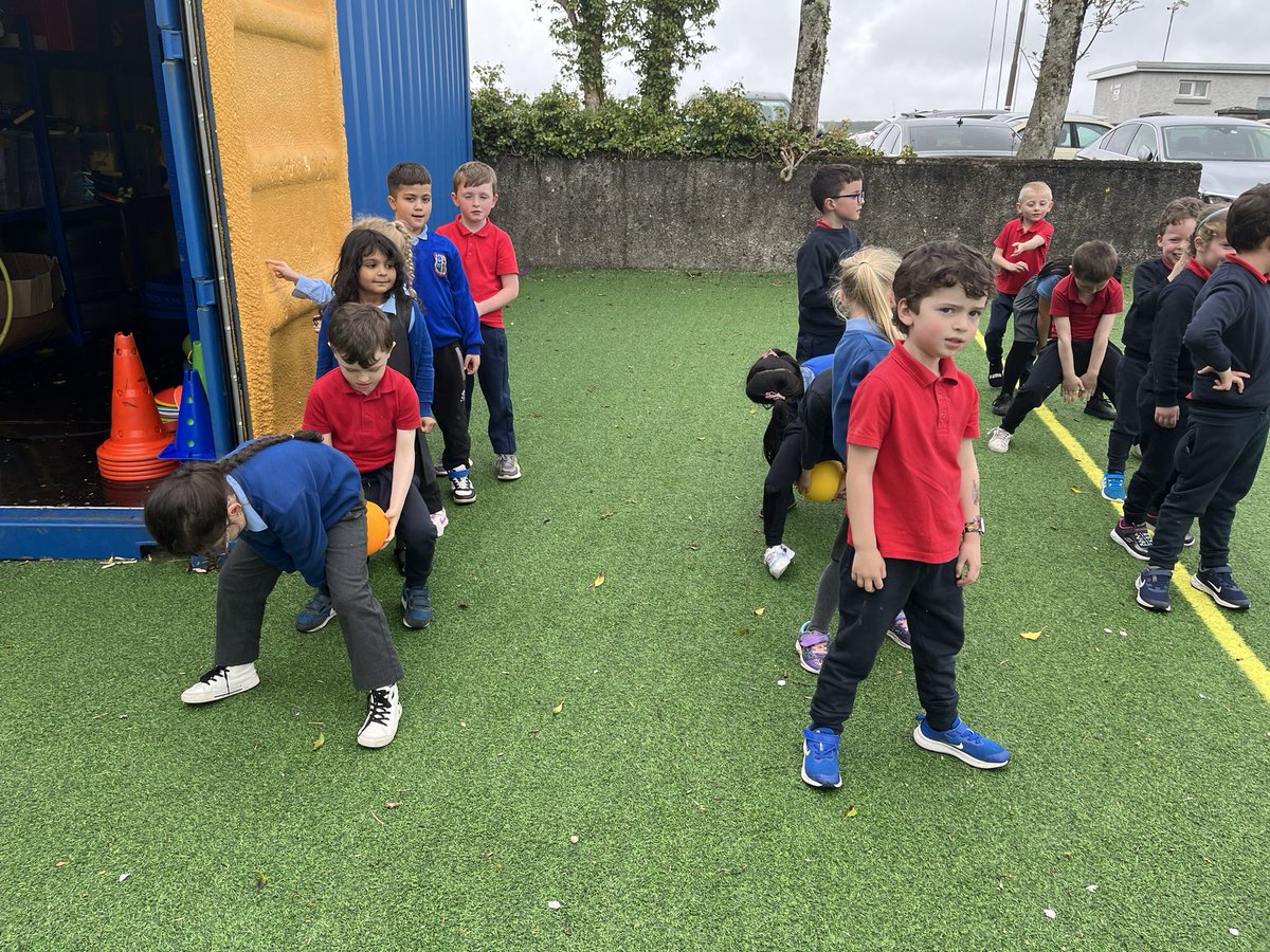 JunInfSAttracta's tweet photo. We had great fun today with the games from #fit4class programme. Great for coordination and team work. @AthleticsIreland @WorldAthletics @ActiveFlag #kidsathletics https://t.co/Z0yDYggjxL