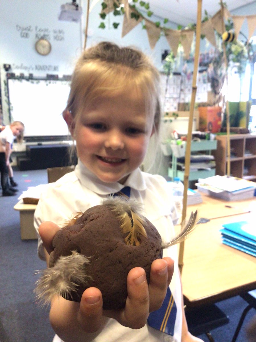 Canon_Reception's tweet image. Who’s poo is that?! 💩 We have had lots of fun working investigating the different animal ‘poo’ and deciding whether the animal was a herbivore or a carnivore depending on what was inside the poo! 🌿🪶🦴 @Cornerstonesedu #AnimalSafari #eyfs #cspsscience @CanonSharples @LT_Trust