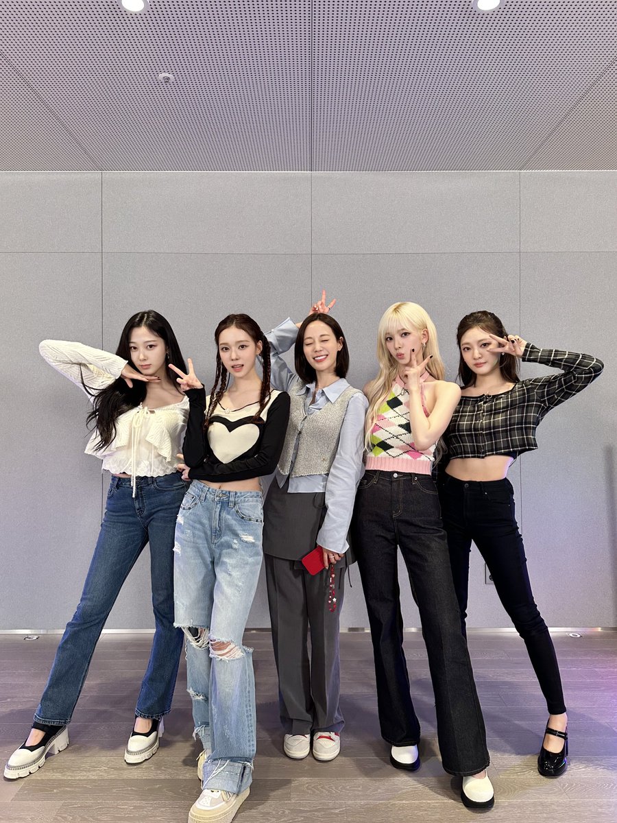 아이돌 민원실 허실장🌙⭐️❤️‍🔥💙🦋

youtu.be/zLNnSyyxASY

#aespa #æspa #에스파
#MYWORLD #aespa_MYWORLD
#Spicy #aespa_Spicy 
#한밤 #아이돌민원실허실장