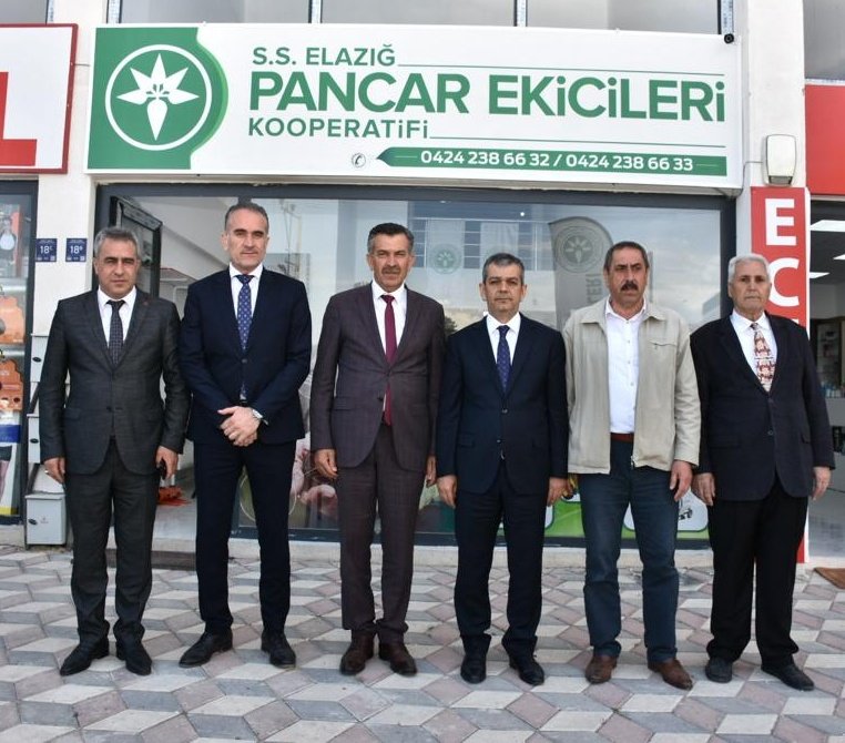 📍S.S Elazığ Pancar Ekicileri Kooperatifi    Başkanı Sn. Feridun ERGİN ve Yönetim Kurulu üyelerini ziyaret ettik.

Çiftçilerimizin sorunlarını dinleyerek çözüme ilişkin değerlendirmelerde bulunduk.