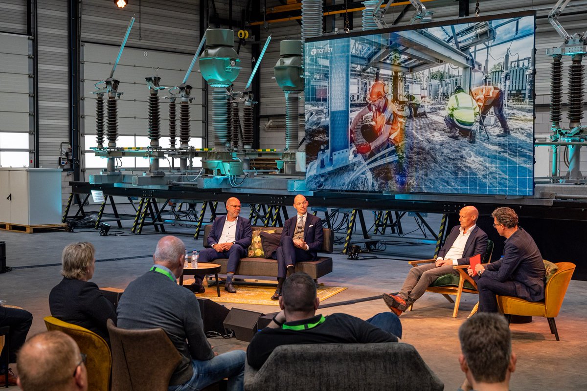 Het vernieuwde hoogspanningsstation Rijssen is geopend.
We spraken met <a href="/Enexis/">Enexis</a>, @Strukton en <a href="/Croonwolterdros/">Croonwolter&dros</a> over het nut, de noodzaak en het ontstaan van het Bay Replacement Programma. 

Meer: tennet.eu/nl/projecten/b…

#BayReplacementProgramma #mijlpaal #Rijssen #modulair