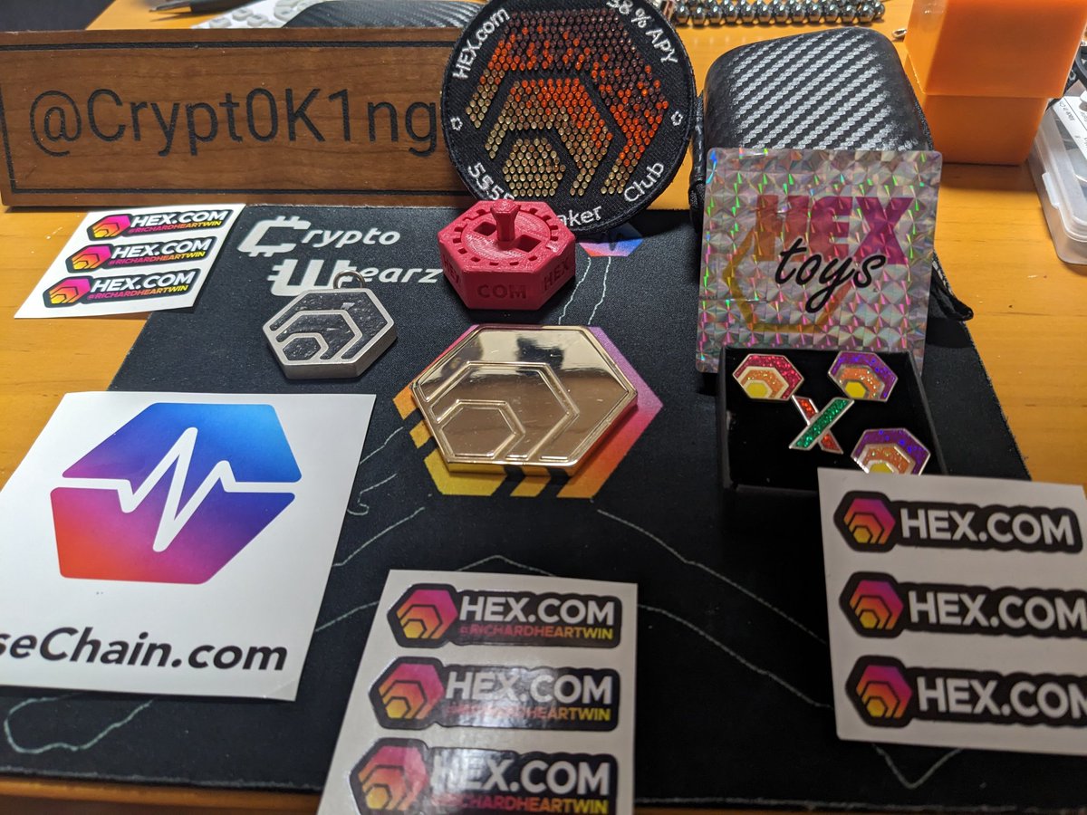 crypt0k1ng's tweet photo. @HEXTOYSOFFICIAL Lovin all of my #HexToys pins BOOM ๐ฅ๐๐ฅ๐๐ฅ๐๐ฅ my HexForce hat has seen better days. #Hex #PulseChain #PulseX #BeatsByeGwei https://t.co/xlsEBTvmdb