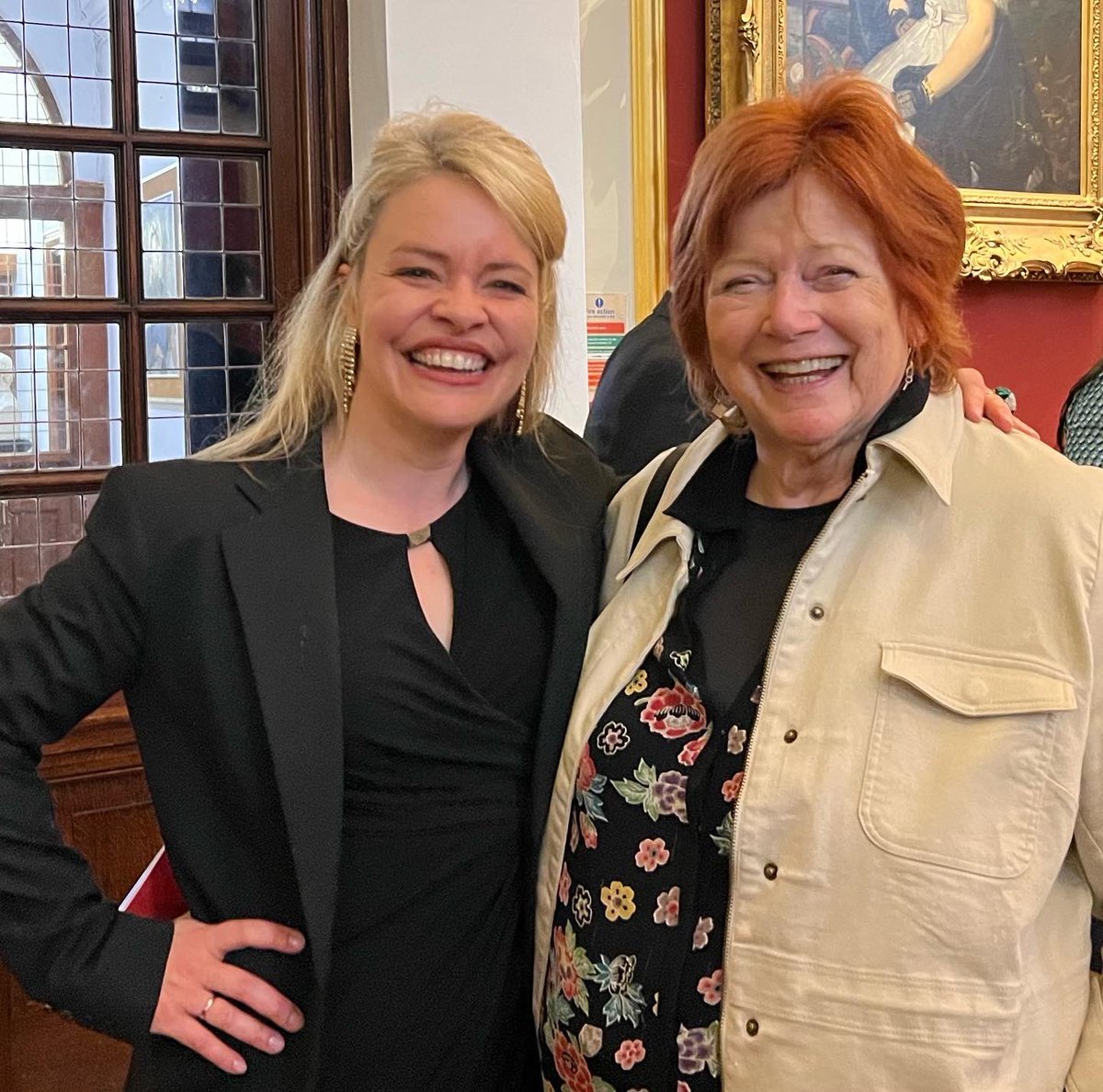 SpeakersToolkit's tweet photo. Honours Day!
Thank you to all the special people in my life past and present who helped make it happen.
#AnnJames #NinaFinburgh #KarenRabinowitz #StephenHill #MaryHammond #ElizabethDavies #Family #Showbiz #RoyalAcademyOfMusic #Singer #Actor #PublicSpeakingCoach #WestEnd https://t.co/v8FZw1cWcF