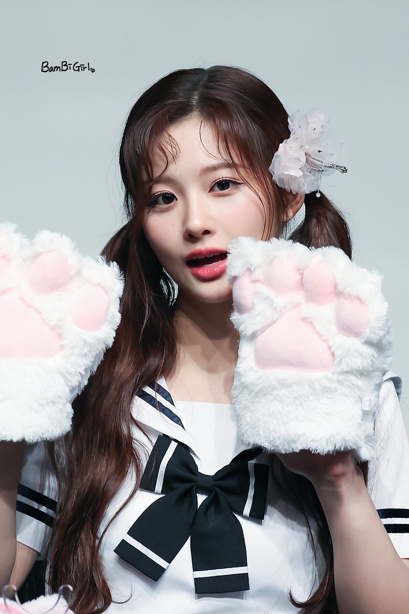 230405 위드뮤 2차 대면 HQ💗 
🐾💗

#NMIXX #엔믹스 #SULLYOON #설윤