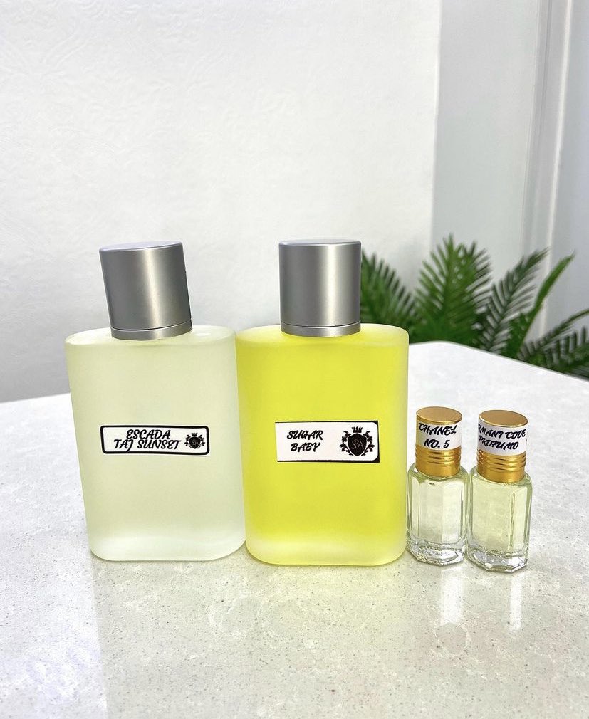 _thisisammy's tweet photo. Hi, I’m Chiamaka and I sell perfume oils and other fragrances. 
I deal in top quality, unadulterated oils and they smell exactly like the designer perfumes..
They come in different sizes; 15, 20,30,50 and 100ml.
Please patronize and retweet🙏🏼🙏🏼 https://t.co/uNEoA1Kto1