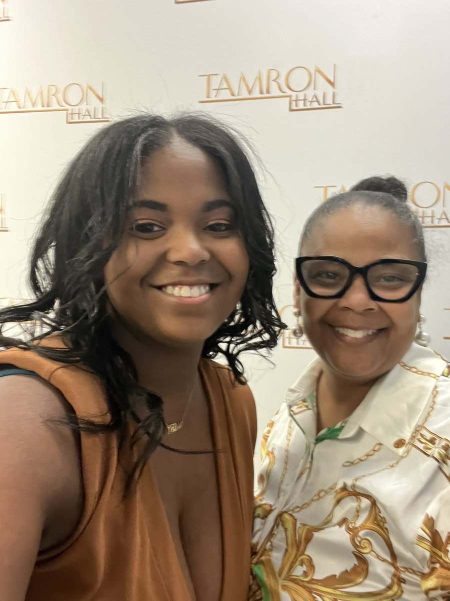 Ashley D. Smith tweet media