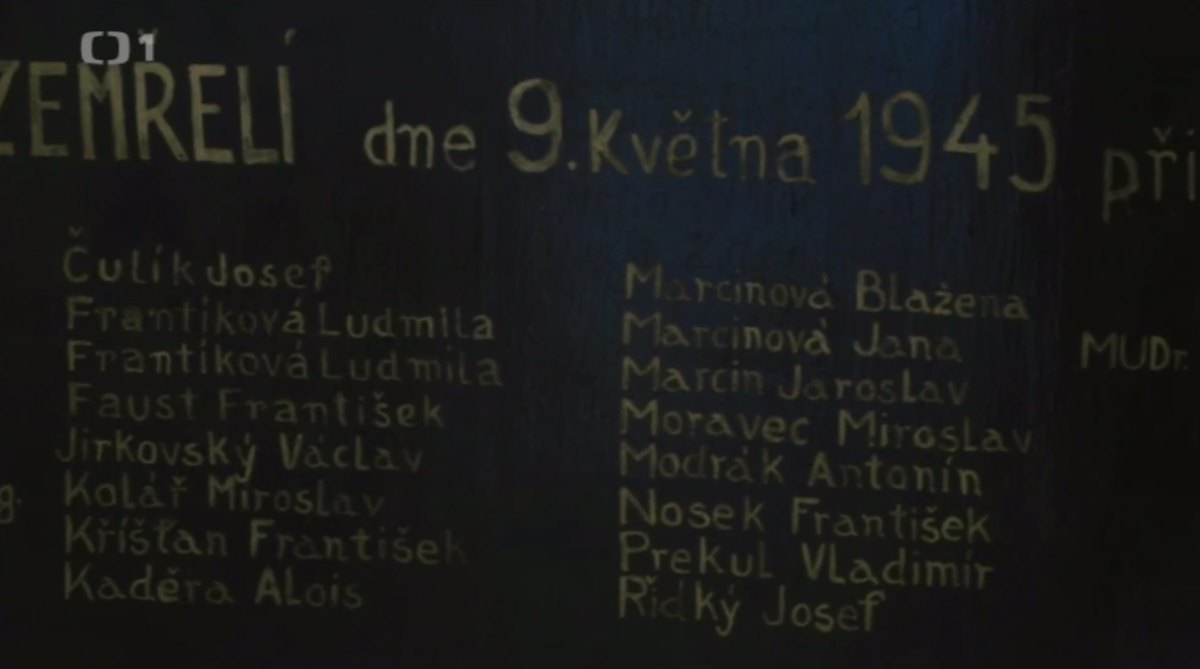 🇨🇿Наряду с послевоенным замалчиванием участия «власовцев» в Пражском восстании 5-9 мая 1945 г., табуированной темой в коммунистической Чехословакии была история бомбардировки советской авиацией чешских городов 8-9 мая 1945 года. Можно было говорить о налетах американских