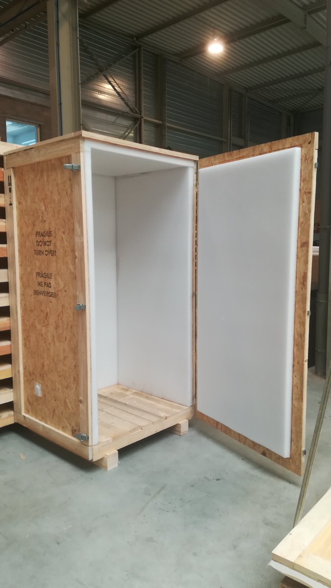 embalsace's tweet photo. Nous présentons une caisse navette avec des fermetures et charnières munies de mousse de 5 cm d'épaisseur.

Contactez-nous au 03 88 69 59 17 pour plus d’informations.

#bois #caisse #woodworking #usine #exportimport #qualitytime #PEFC #madeinalsace #MadeInFrance #importexport https://t.co/994GchqlxI