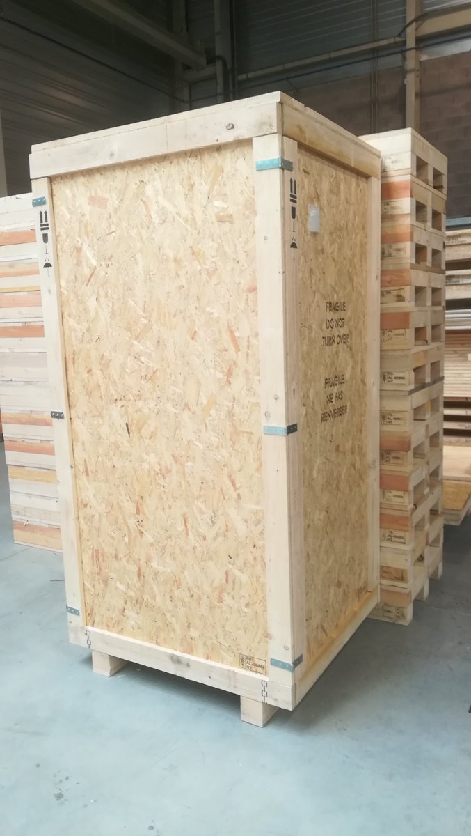 embalsace's tweet photo. Nous présentons une caisse navette avec des fermetures et charnières munies de mousse de 5 cm d'épaisseur.

Contactez-nous au 03 88 69 59 17 pour plus d’informations.

#bois #caisse #woodworking #usine #exportimport #qualitytime #PEFC #madeinalsace #MadeInFrance #importexport https://t.co/994GchqlxI
