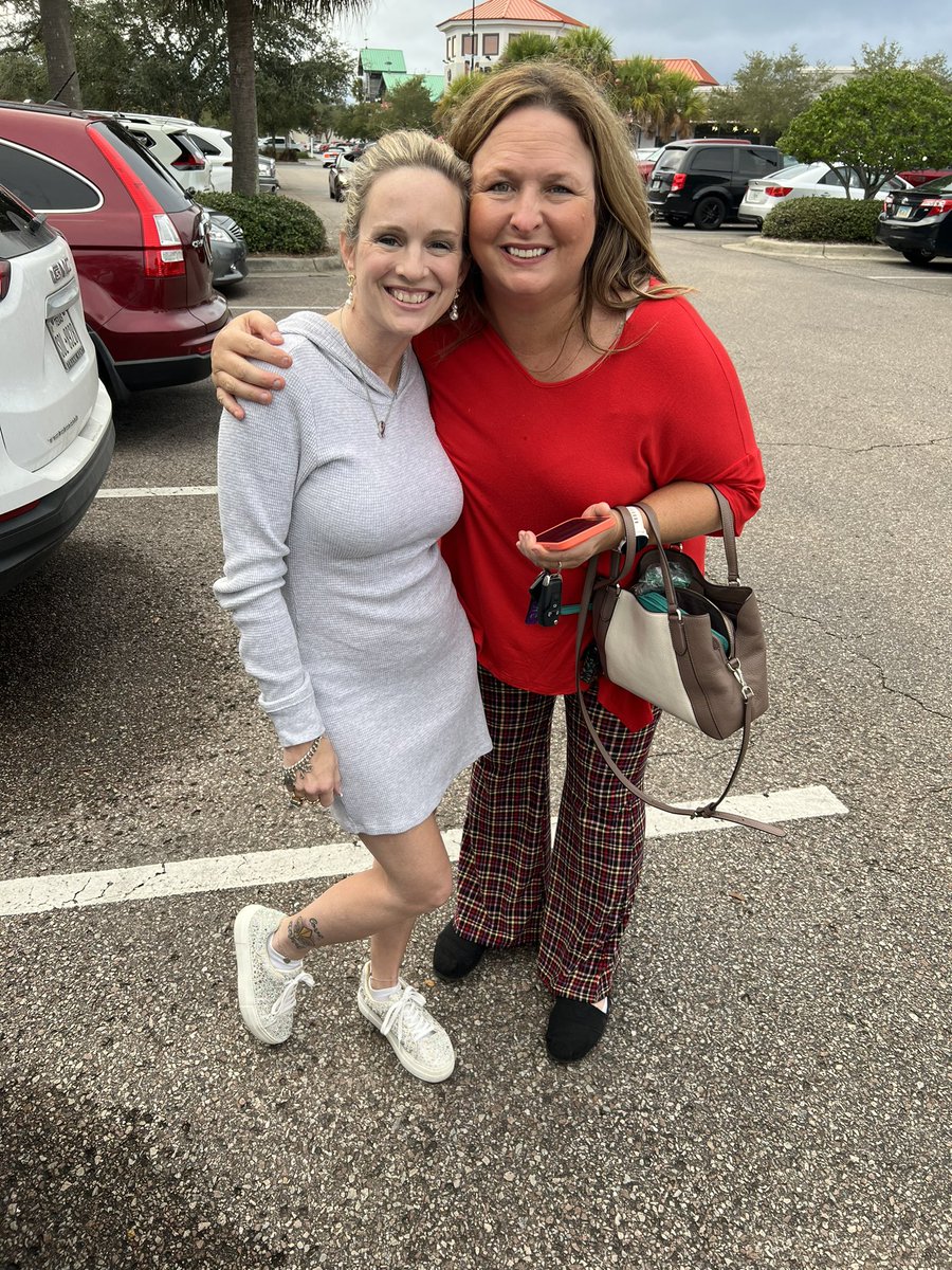 theinfamousmsj's tweet photo. Happy Birthday @tastefulllykatie my #Blockhead sister🎊🎉🎁🎈🎂
I hope you have a beautiful day and @donniewahlberg gives you that Birthday love 💕 https://t.co/tl968uIbMU