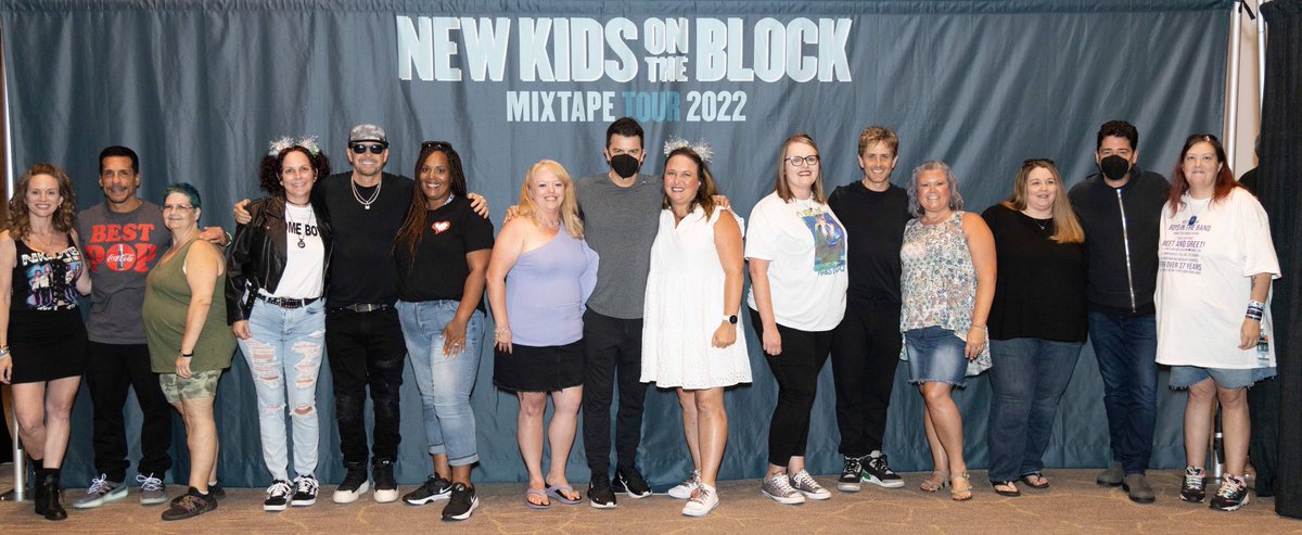theinfamousmsj's tweet photo. Happy Birthday @tastefulllykatie my #Blockhead sister🎊🎉🎁🎈🎂
I hope you have a beautiful day and @donniewahlberg gives you that Birthday love 💕 https://t.co/tl968uIbMU