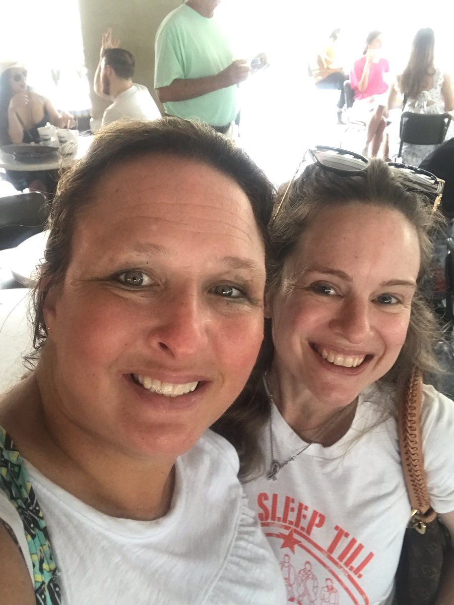 theinfamousmsj's tweet photo. Happy Birthday @tastefulllykatie my #Blockhead sister🎊🎉🎁🎈🎂
I hope you have a beautiful day and @donniewahlberg gives you that Birthday love 💕 https://t.co/tl968uIbMU