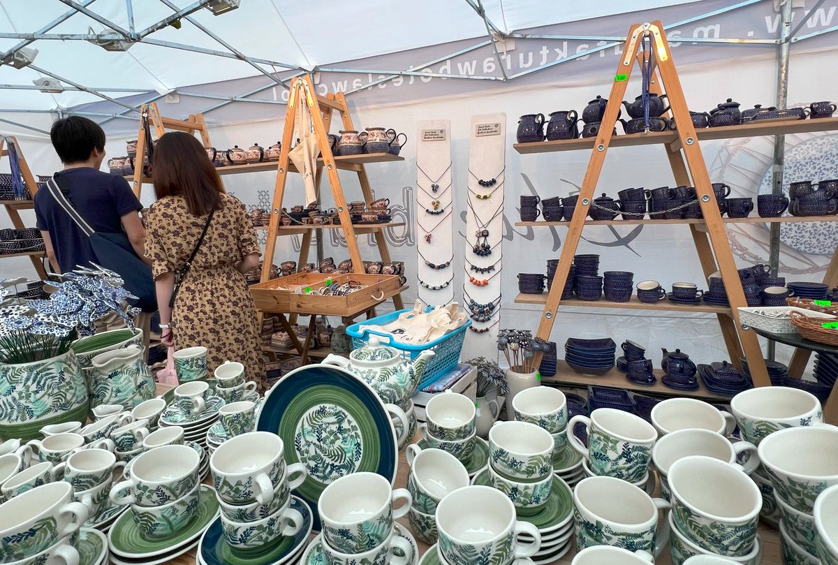 Originelle Dekormotive, intensive Farben &amp; eine spezielle Brenntechnik machen die #BunzlauerKeramik einzigartig und begehrenswert. 

Eröffnung der Ausstellung: 🇵🇱#Bolesławiec/Bunzlau und 🇦🇹<a href="/GmundnerK/">gmundner.keramik</a> am Do., 11. Mai, 18.30 Uhr, im <a href="/PLInst_Wien/">Polnisches Institut Wien</a>.