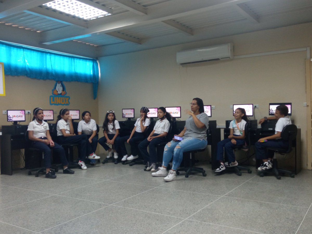 CbitSofiadeH's tweet photo. #10MAY La Pubertad (Y sus cambios en las niñas y los niños) ♀️🤍🩷♂️, dirigido a los estudiantes de 6to "B" 🙋🏻🙋🏼‍♀️🧑🏻‍💻🙋🏿‍♂️en el @CbitSofiadeH 💛💙❤️
 #TecnologiaEducativa #CuidameYYoTeCuido😷🧴 #CambiosEnMiCuerpo #LaPubertad https://t.co/US4V3u1qXU
