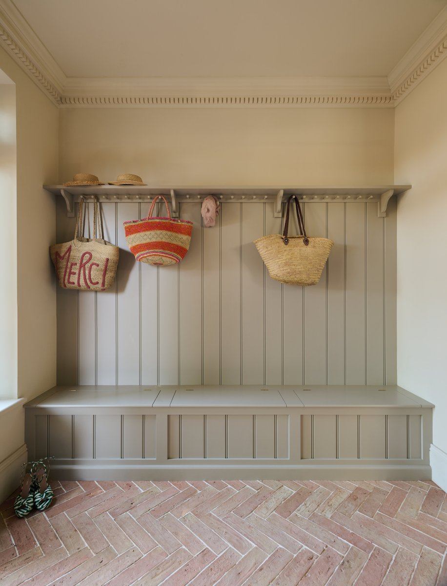 deVOLKitchens's tweet image. The boot room of dreams... devol.ltd/barleycroftkit… #InteriorDesign