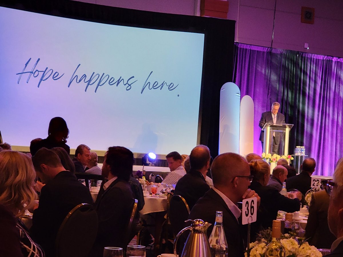 DVarnam's tweet image. A wonderful evening on Tuesday in Milwaukee with @WRTL, with a focus on hope. The Keynote speaker was former NFL player @BenjaminSWatson who gave an inspirational speech. He spoke about seeking justice, loving mercy and walking humbly.