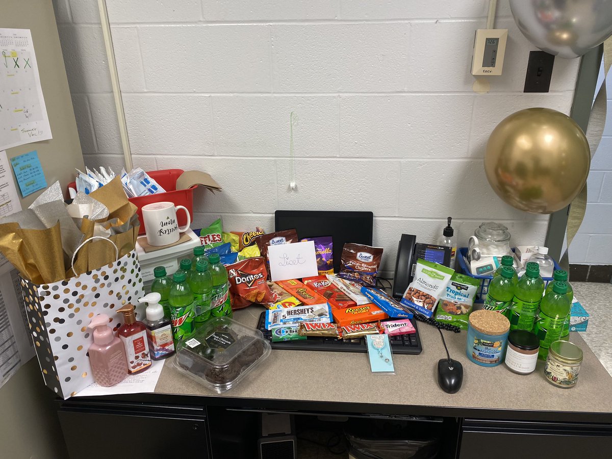 JREJagPrincipal's tweet photo. We love our school nurse ❤️Ms. Liset Sanchez is the best ! @JohnsontownRoad @JCPSKY @EstoneSN @JCPSAsstSuptES @DesiB1908 @JCPSAsstSuptCC @JREMrWheat @Mrs_Schulten @e_senn44 https://t.co/ioVaTmc1Qf