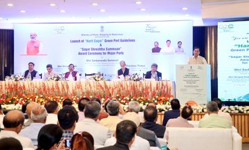 airnews_pune's tweet image. शून्य कार्बन उत्सर्जनाचं उद्दीष्ट गाठण्याच्या हेतूनं बंदरांमुळे होणारं कार्बन उत्सर्जन कमी करण्यासाठी केंद्रीय बंदर, जहाज परिवहन आणि जलमार्ग मंत्री सर्वानंद  सोनोवाल यांनी ‘ग्रीन पोर्ट गाइडलाईन्स 2023’ आज जाहीर केल्या.
#zerocarbon #greenport