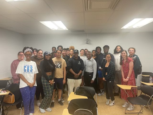 docjorich's tweet photo. #Slugg #newjimcrow #socialjustice #endmassincarceration @AASD_UMD the next generation of thought leaders inspired by @mrtonylewisjr #mrtonylewisjr #tonylewissr amazing lecture and masterfully written book https://t.co/wK644ECVzD