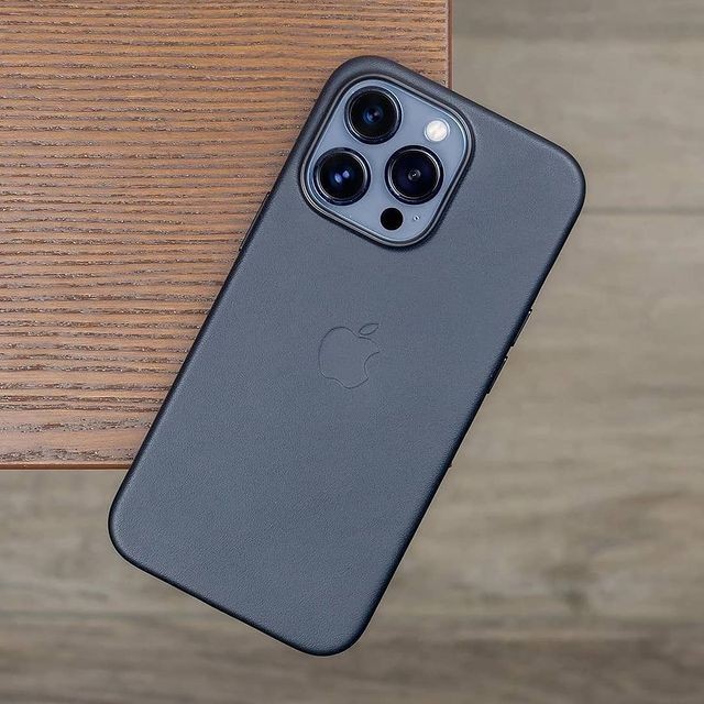 GetFreeIphone13's tweet photo. "🚨 GIVEAWAY ALERT 🚨 Want to get your hands on the brand new iPhone 13? Follow me and retweet this post for a chance to win! Winner will be announced in one week. #iPhone13Giveaway #GiveawayAlert #Contest" https://t.co/t7KamfA1yV