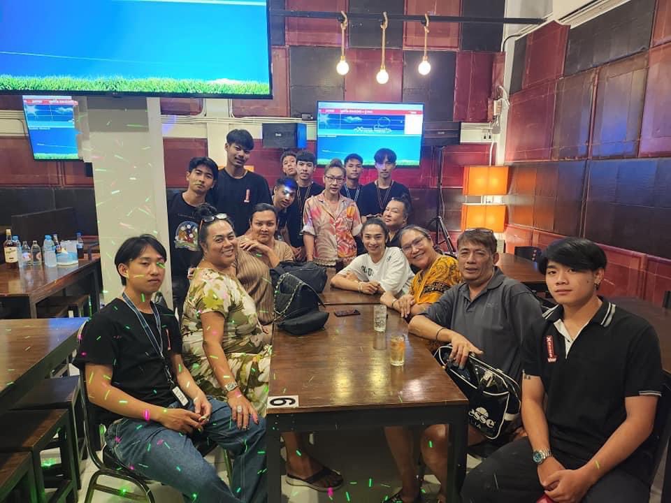 Xsizekan's tweet photo. ขอบคุณแม่ๆทุกคนมากๆครับที่มาอุดหนุนร้ายของเรา 🙏🏻
#xsizekan #ร้านเหล้ากาญจนบุรี #ร้านคาราโอเกะกาญจนบุรี #เอ็กไซตืแอดกาญ https://t.co/lwbSfrq2hH