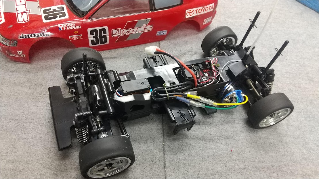 genkikkosan's tweet image. ニューモデルの話や新しいレギュレーションの話で盛り上がってるホビーショウ初日にするツイートでもないとは思うんですが、何の縛りもないプライベート用なのに、ついついライトチューンやトルクチューンを付けて、さらにニッカドを使ってしまったりするんですよね。我ながら進歩がないですな～
#TL01