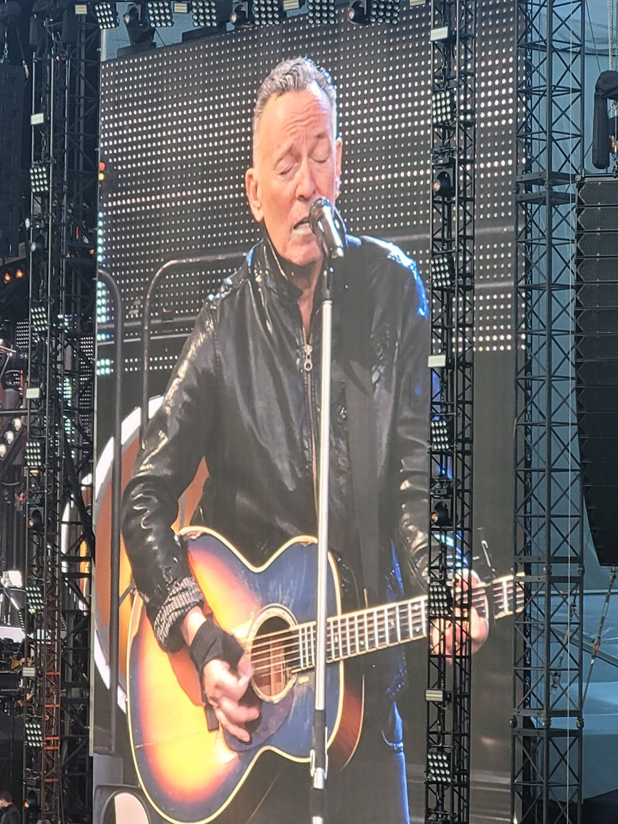 Paul Jeater (@essexwomble) on Twitter photo Thank you #Dublin & <a href="/springsteen/">Bruce Springsteen</a> for the best of times over the last five days. Simply wonderful hospitality at <a href="/TheTempleBarPub/">The Temple Bar Pub</a> <a href="/LincolnsInn1/">Lincoln's Inn Pub</a> @RDS <a href="/jamesonwhiskey/">Jameson Whiskey</a> . But above all two of my most memorable Bruce shows. #Illseeyouinmydreams. Thank you #Dublin & <a href="/springsteen/">Bruce Springsteen</a> for the best of times over the last five days. Simply wonderful hospitality at <a href="/TheTempleBarPub/">The Temple Bar Pub</a> <a href="/LincolnsInn1/">Lincoln's Inn Pub</a> @RDS <a href="/jamesonwhiskey/">Jameson Whiskey</a> . But above all two of my most memorable Bruce shows. #Illseeyouinmydreams.