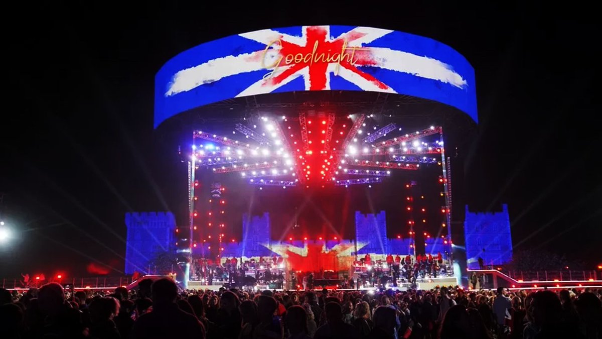 rocheav73's tweet photo. 🗣 This weeks #PROJectplug highlights an incredible project you may have already seen! A 300sqm curved video screen plus projection mapping covering 4,000sqm of Windsor Castle for the Coronation Concert! Stunning work guys 👏

@CreativeTechnol x #NorthHouse

#AVtweeps #project https://t.co/z9gbs22flh