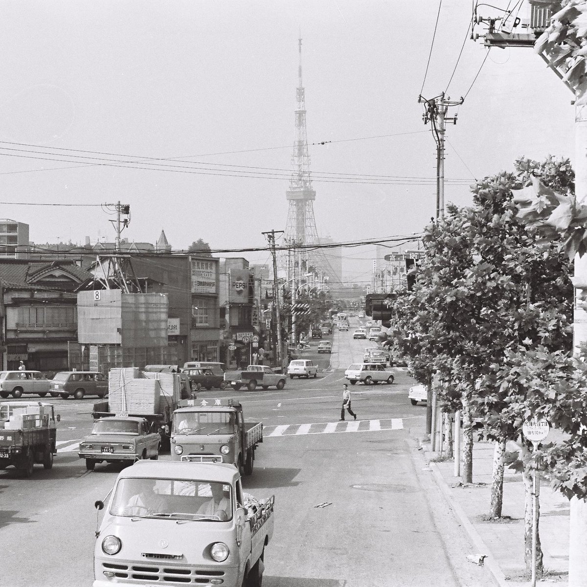 5月10日は、#街区表示板の日 1962年(昭和37年)のこの日、自治体