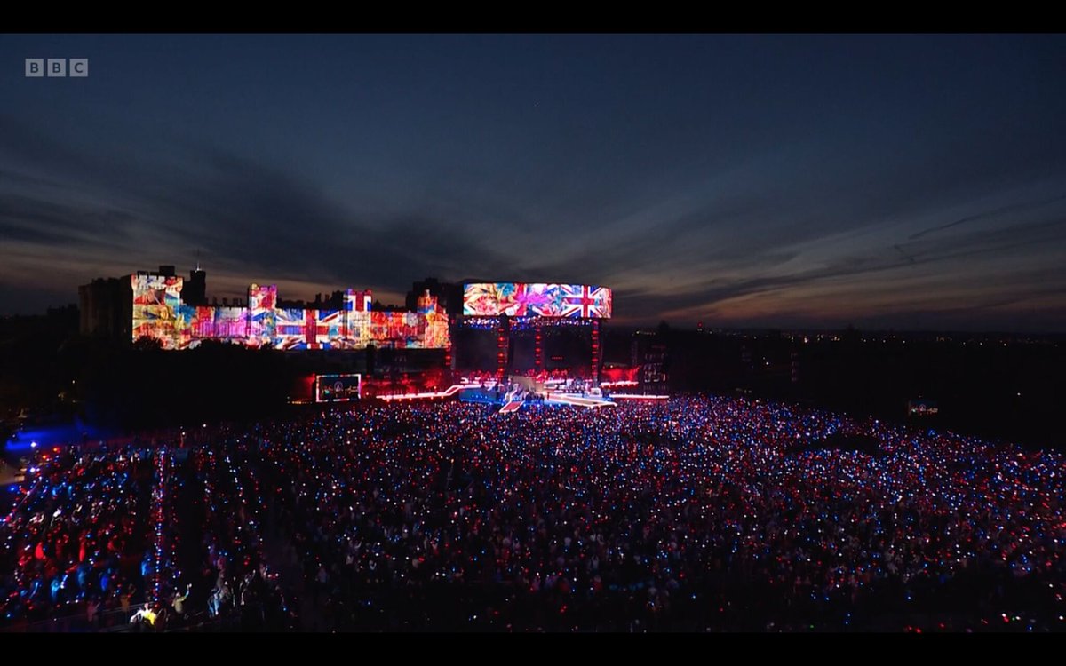 rocheav73's tweet photo. 🗣 This weeks #PROJectplug highlights an incredible project you may have already seen! A 300sqm curved video screen plus projection mapping covering 4,000sqm of Windsor Castle for the Coronation Concert! Stunning work guys 👏

@CreativeTechnol x #NorthHouse

#AVtweeps #project https://t.co/z9gbs22flh