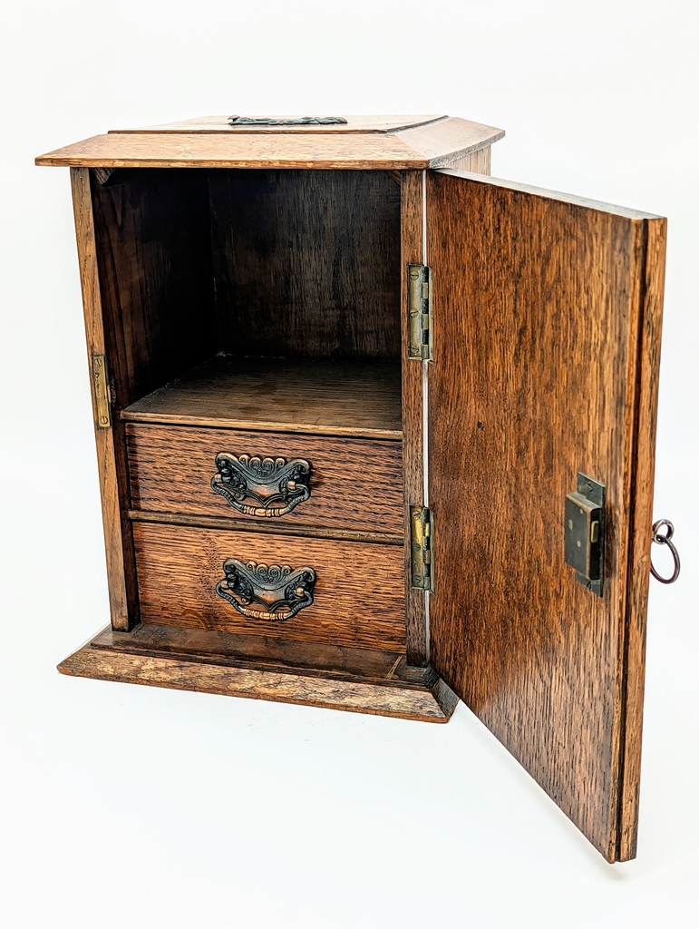 BeestonAuctions's tweet photo. Lot 1313: Early 20th Century Oak Smokers Cabinet with Arts &amp; Crafts Copper Panels. Available tomorrow in our Jewellery, Silver, Antiques &amp; Collectables auction.

View Catalogue &amp; Leave Bids at https://t.co/T3AudJVGy6

#antiques #antique #curios #vintage #antiquesauction #auction https://t.co/XQVlk5Jxpr