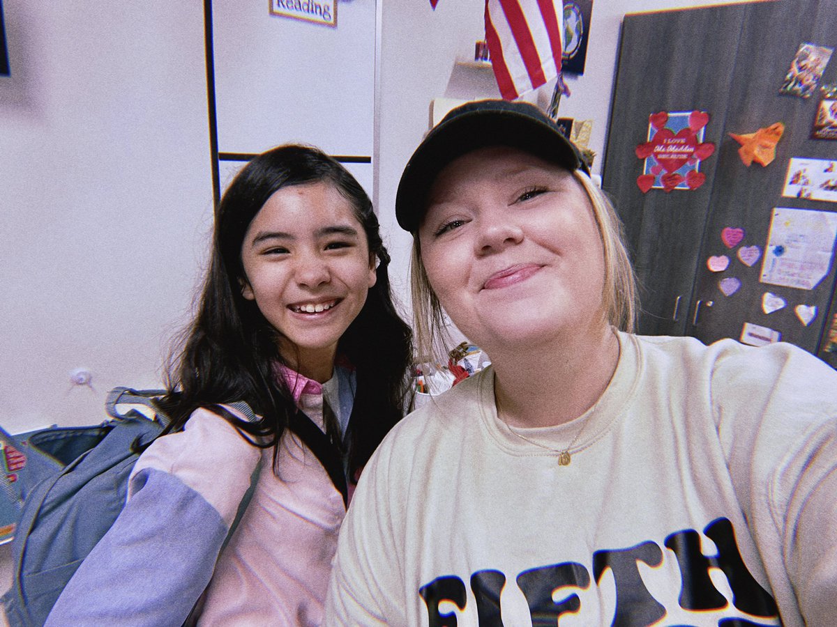 MsMaddenELAR's tweet photo. This sweet former Smith student came back to facilitate a morning meeting on what to expect in middle school 🥹 Smith fam is forever #SmithSTRONG #FISDmadetoshine @smithelem_Noel https://t.co/P9NelRbozP