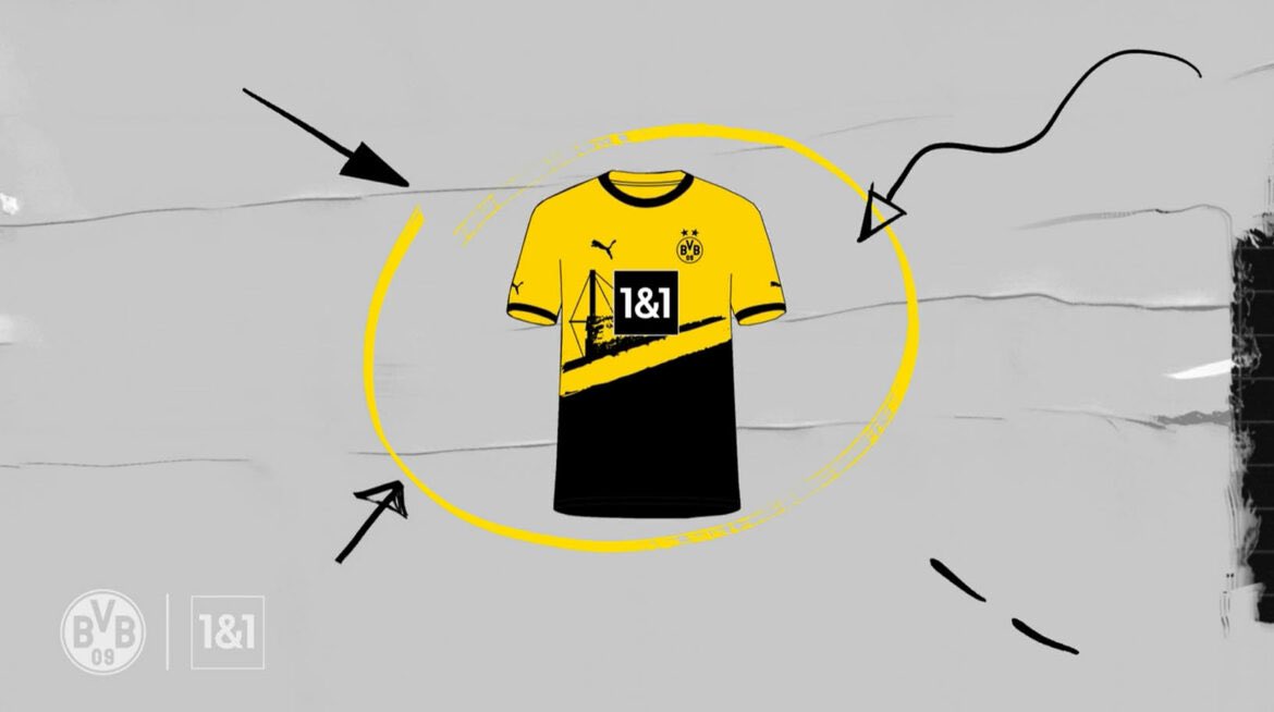 FussballBR's tweet photo. 🇩🇪👕 𝐍𝐎𝐕𝐀 𝐂𝐀𝐌𝐈𝐒𝐀 𝐃𝐎 𝐁𝐕𝐁! 🐝
O Borussia Dortmund anunciou a camisa da temporada 2023/24, feita pelo fã designer vencedor da dinâmica, Timo #Ronge, que desenhou a camisa da equipe homenageando o Signal Iduna Park e a Muralha Amarela.
O concurso recebeu mais de 15.000 modelos de fãs de todo o mundo, mas na fase final havia apenas nove candidatos.
Segundo o @BVB, Timo Ronge foi eleito com grande vantagem sobre o segundo colocado. O percentual de votos e os demais modelos na disputa não foram revelados.