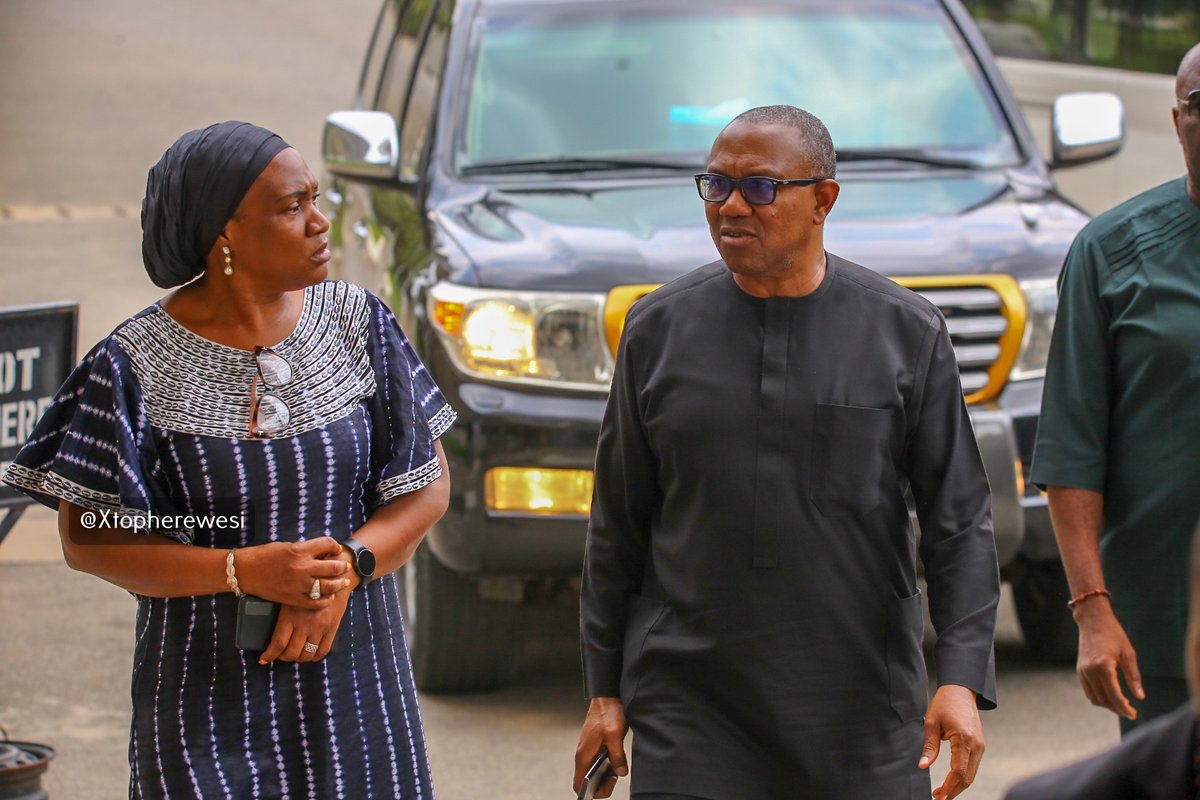 Xtopherewesi's tweet photo. Arriving like a boss! The people's choice @PeterObi,  minutes ago when he arrived the Court of Appeal for the commencement of the Presidential Election Petition Tribunal. Immediately he entered the courthouse, the court staff starting shouting: "Okwute...Okwute!"  

#tribunal https://t.co/VkNvMfNrK7