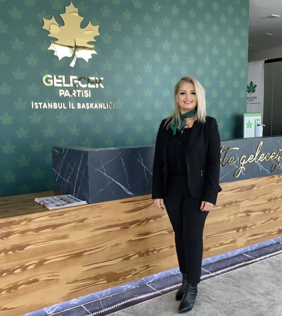 dk_imamoglu's tweet photo. Gelecek Partisi İstanbul İl Kadın Kolları Başkan Yardımcısı Emine Ercandoğdu bir erkek tarafından öldürüldü, tüm sevenlerine sabır diliyorum. Bir kez daha acı bir şekilde yüzleştik, kadınların yaşam haklarının korunması için hep birlikte mücadele etmeliyiz. Kadın cinayetlerinin önlenmesi için en kısa zamanda tüm önlemler alınmalı... Bekleyecek bir dakikamız bile yok!