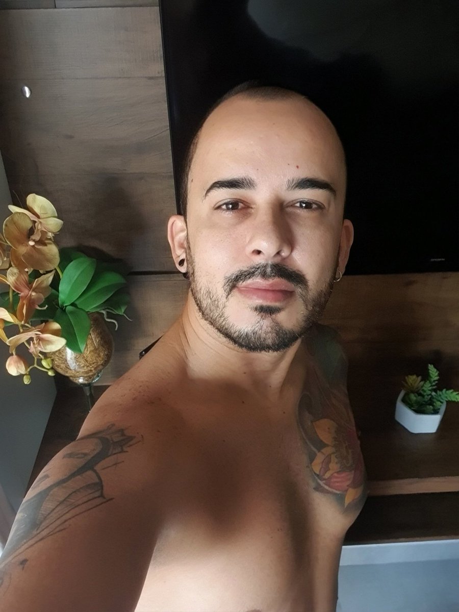JanCGyn's tweet photo. .#biscoiteiro #gay #lgbtqia #solteiro #ursoslindosdobrasil #parrudo #gaybrasil #gayboy #gayman #gaylife #lgbtq🌈 #biscoitagem #brasil #forabolsonaro #bolsonaronacadeia #manhunter #pisciano #quarta https://t.co/ObzblB6IEA