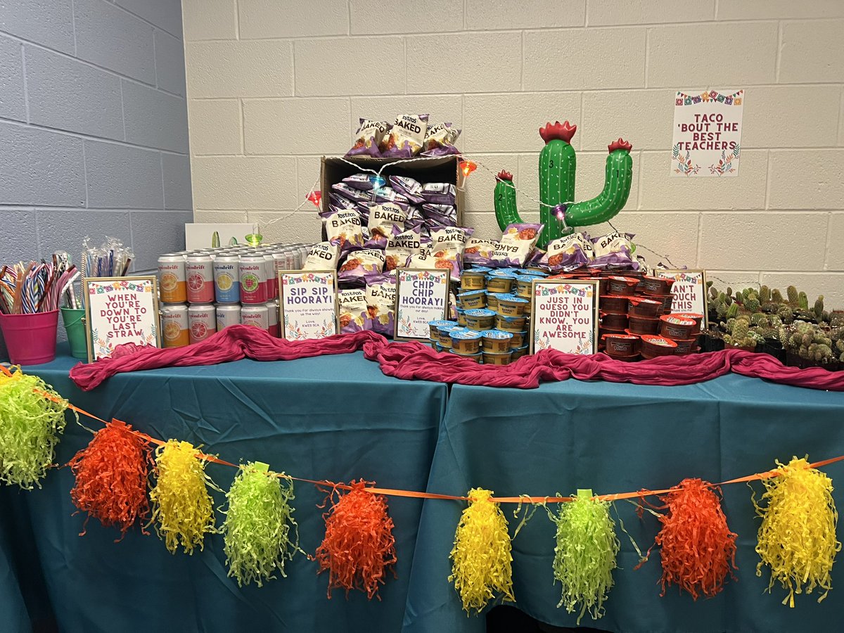 EpolitoMs's tweet photo. SCA loves our Teachers! @KyleRWilsonES @Sealionsin321 @bhannon514 
Happy Teacher Appreciation Week! https://t.co/GgKOmfPI6h
