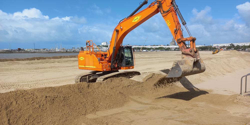 Royan : les travaux de réensablement de la plage de la Grande Conche ont débuté sudouest.fr/charente-marit…