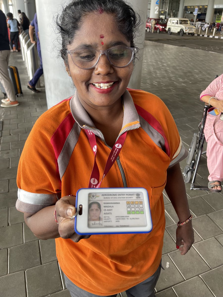 ⁦@airvistara⁩ I want to acknowledge Ramanamma Madala for her service with a smile. We had flown into Hyderabad from Delhi on May 3rd on UK829 and she was assigned to wheel my mother. She had a sunny disposition and took excellent care in my aged Mother.