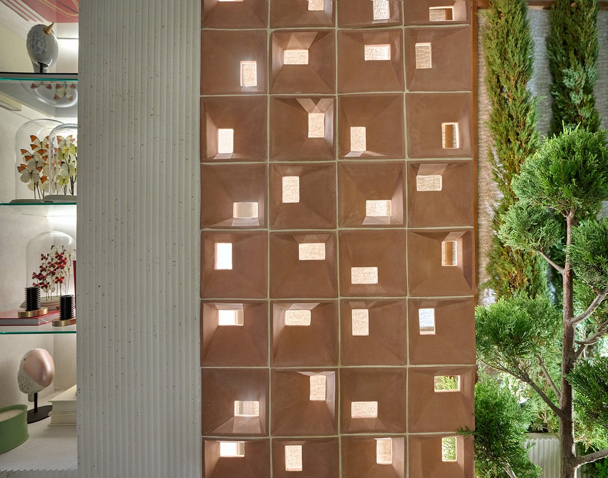 DSIGNIO_COM's tweet image. Castello en @CasaDecor! La #celosía que hemos diseñado para @harmonyinspire_ vuela desde la feria de Orlando hasta Madrid para formar parte de la entrada del edificio :)