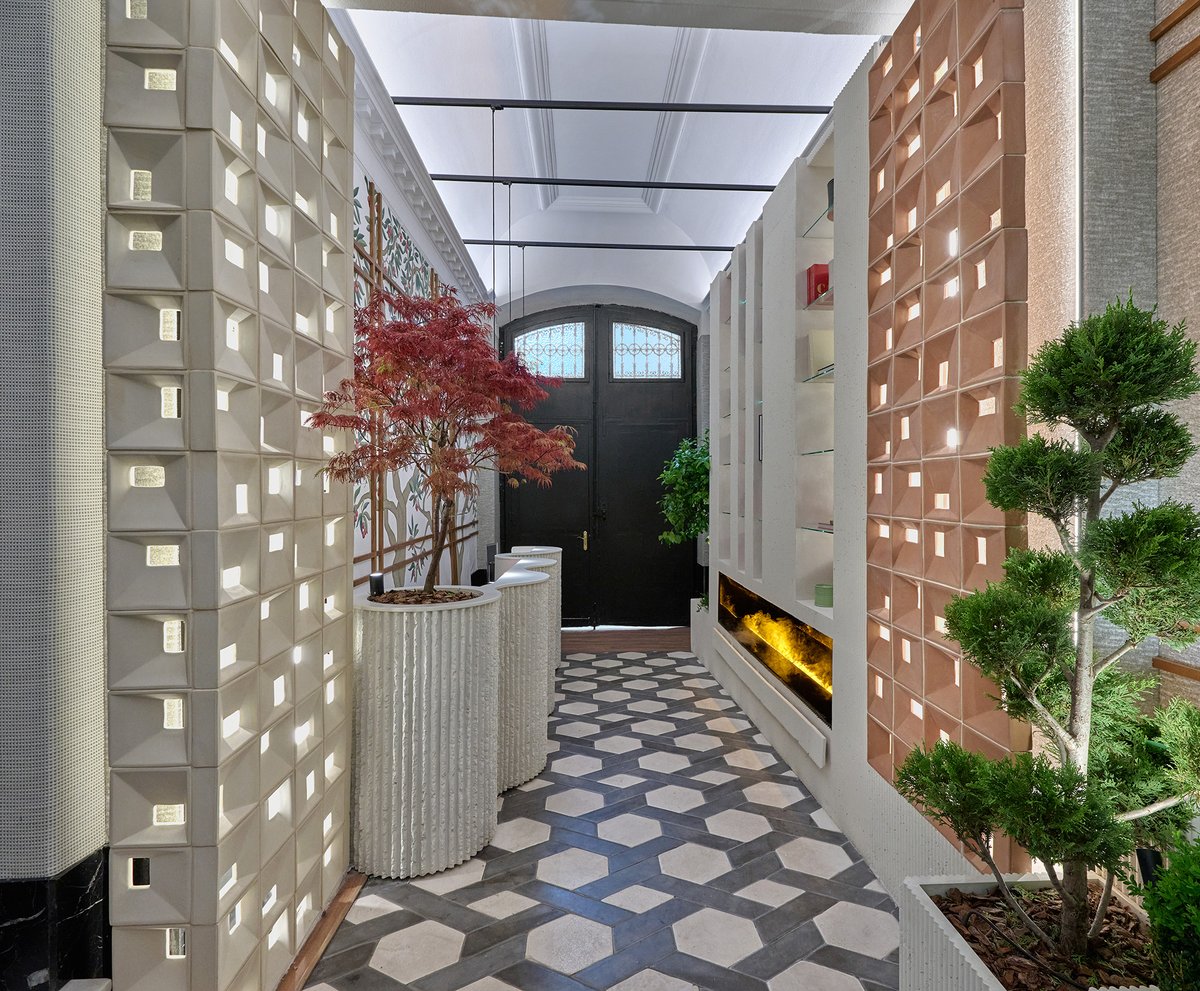 DSIGNIO_COM's tweet image. Castello en @CasaDecor! La #celosía que hemos diseñado para @harmonyinspire_ vuela desde la feria de Orlando hasta Madrid para formar parte de la entrada del edificio :)